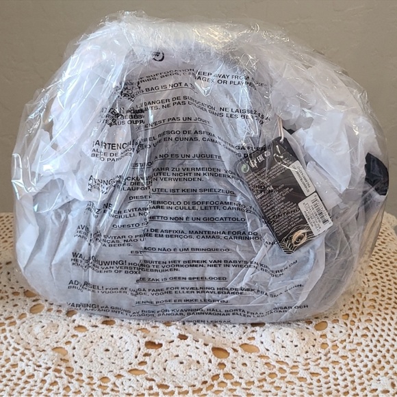 LOUNGEFLY HOCUS POCUS BINX CANDLE CROSSBODY BAG - NWT - Picture 8 of 16